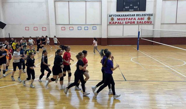 Belediye Yüntaş voleybol takımı geleceğin yıldızlarını arıyor