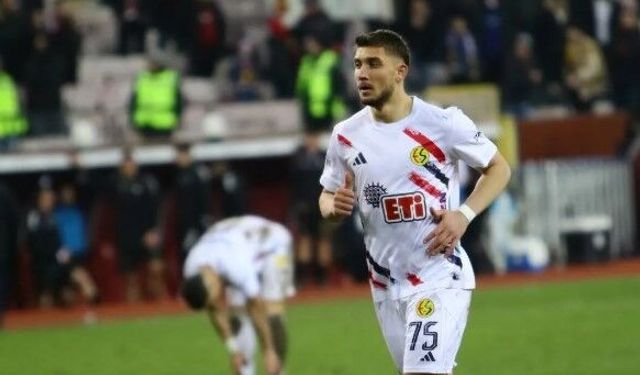 Eskişehirspor’da stoper hattı dağılıyor: Bir ayrılık daha!