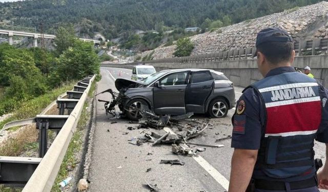 Eskişehir'e giden araç tıra arkadan çarptı: 2 yaralı!