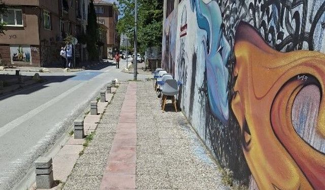 Eskişehir Adalar’da kaldırım işgali tepki çekti