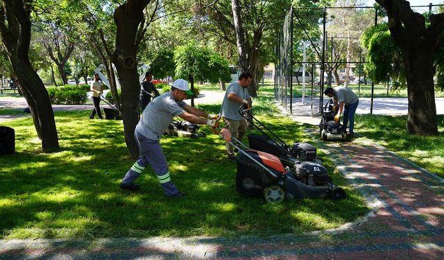 Eskişehir'de yağışların ardından parklarda yoğun mesai