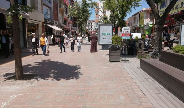 Eskişehir'de bayram sonrası sokaklar sessiz kaldı!