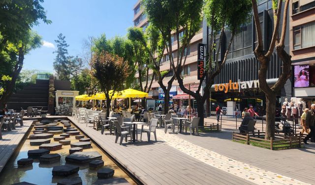 Eskişehir'de sıcaklık arttı, esnafın yüzü güldü!