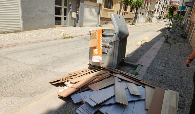 Eskişehir’de sokağın ortasına bırakıp gittiler: Vatandaş çileden çıktı!