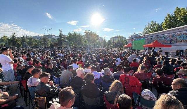 Eskişehir'de milli maç heyecanı dev ekranda yaşandı