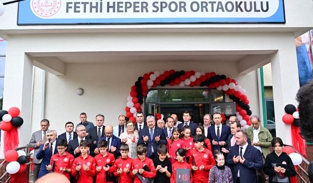 Efsane futbolcu Fethi Heper’in adı okula verildi
