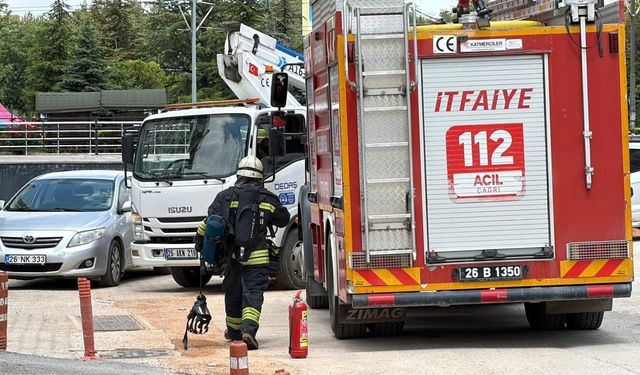 Eskişehir'de ekipler alarma geçti: 10 katlı binada yoğun duman