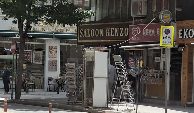 Eskişehir'de kaldırıma bırakılan malzemeler tepki çekti