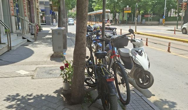 Eskişehir'de kaldırım işgali son bulmuyor