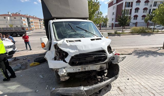 Eskişehir'de kaza sonrası yumruklar konuştu: 7 kişi hastanelik oldu!