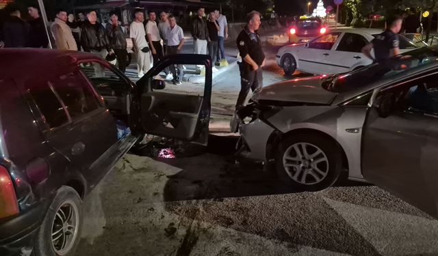 Eskişehir'de sürücü beton refüjü aştı, kazada yaralandı