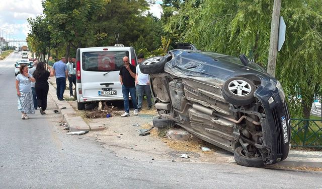 Eskişehir'de otomobil ile dolmuş çarpıştı!