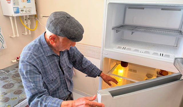 Elini öptü, buzluktaki 351 bin liralık altını götürdü!