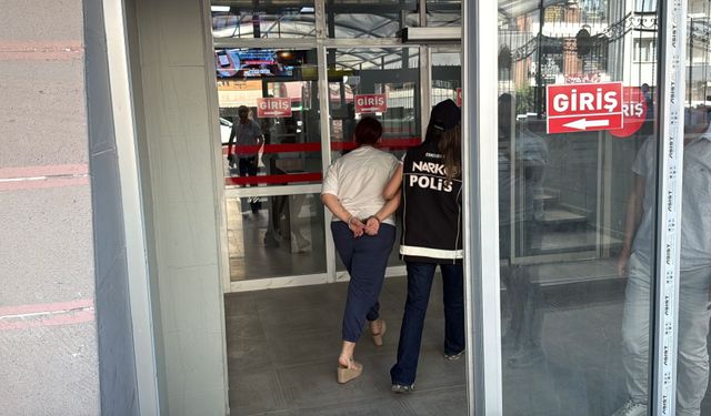 Eskişehir'i zehirlemek için getirirken polisler yakaladı: Midesinden bunlar çıktı!