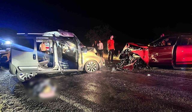 Afyon’da can pazarı: Kazada 2 ölü, 4 yaralı!