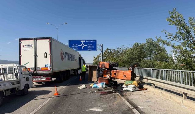 Afyon’da feci kaza: Traktör sürücüsü hayatını kaybetti