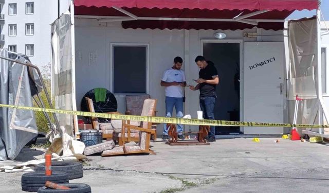 Afyon'da minibüs durağında kanlı olay!
