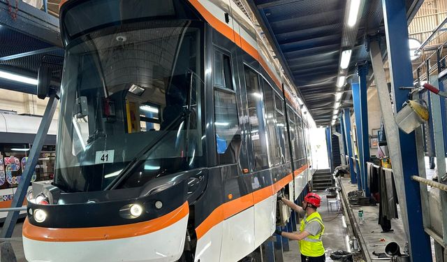 Eskişehir'de yarın tramvay kullanacaklar dikkat: Saatleri değişiyor