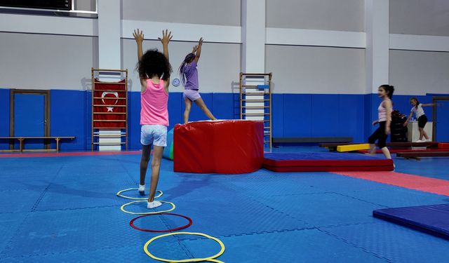 Tepebaşı’nda çocuklar yaz döneminde sporla gelişiyor