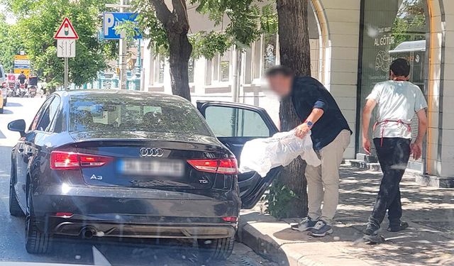 Eskişehir'de yasak olmasına rağmen takan yok: Trafiği kilitliyor