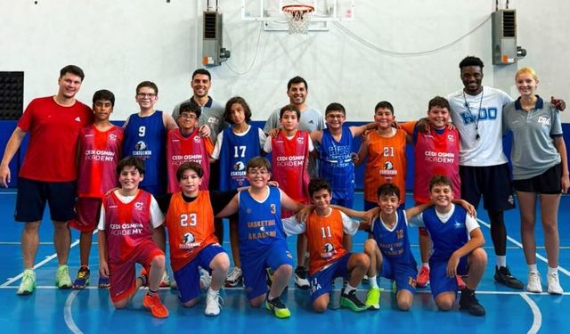 Küçük basketbolcular karşı karşıya geldi