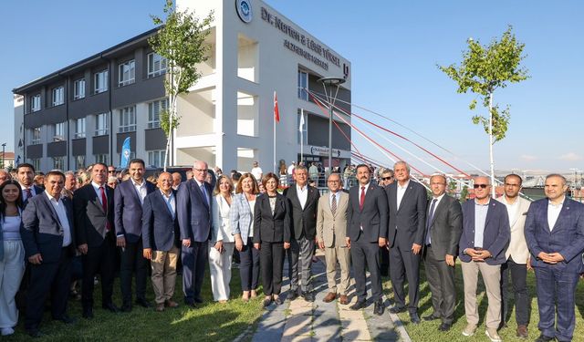 Özgür Özel, Eskişehir'de Alzheimer Merkezi’nin açılışını yaptı