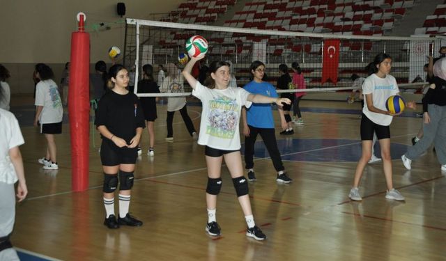 Sağlıkspor'da geleceğin voleybolcuları yetişecek