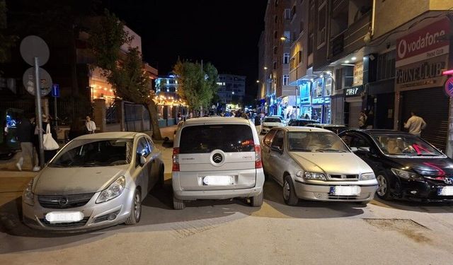 Eskişehir'de park yasağı var, araçlar sıralandı