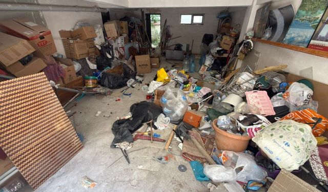 Eskişehir'de garajdan çıkanlar şaşırttı: : 3 kamyonla tahliye edildi!