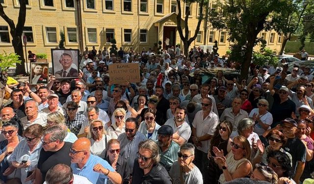 CHP Eskişehir’de anahtar krizi: Yalaz anahtarı kapıya astı!
