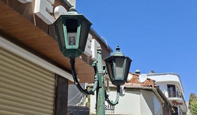 Eskişehir'de sokak lambaları bakım bekliyor