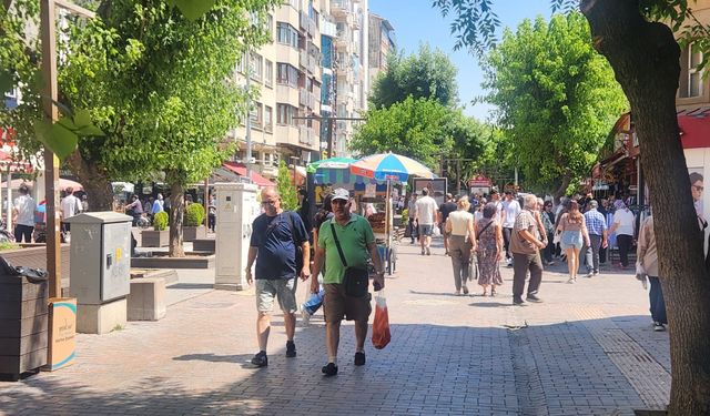 Eskişehir'in gözde caddesinde adım atacak yer kalmadı!