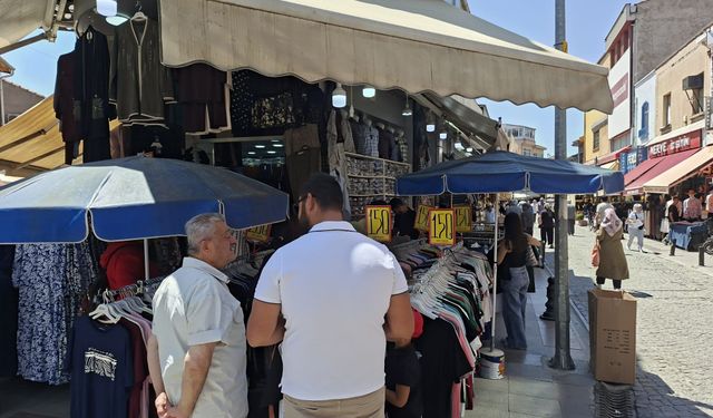 Eskişehir'de tişörtün fiyatını gören oraya koştu!