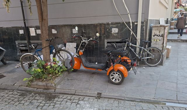 Hamamyolu'nda kaldırımlar motosikletlerle doluyor