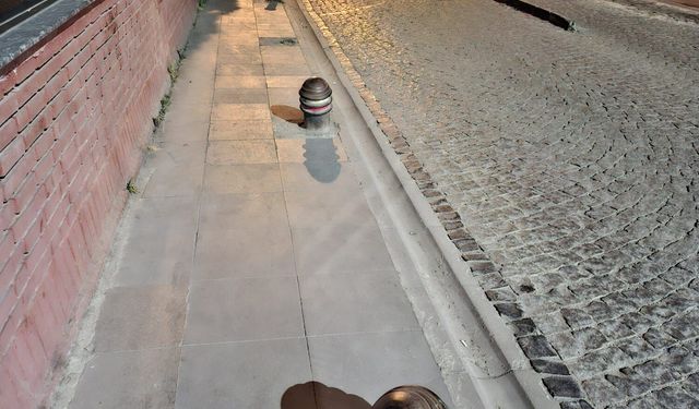 Şair Fuzuli Caddesi'nde duba tehlikesi