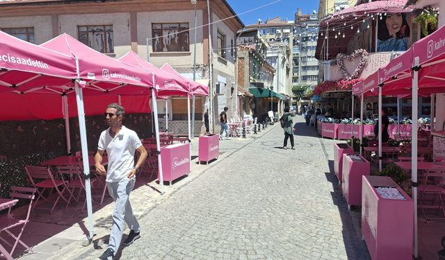 Hamamyolu'nda kaldırım masalarla doldu