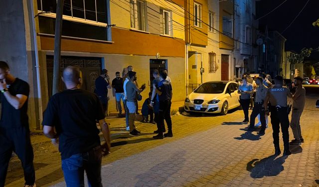 Eskişehir'de iki aile birbirine girdi: Polis dahil 11 kişi yaralandı!