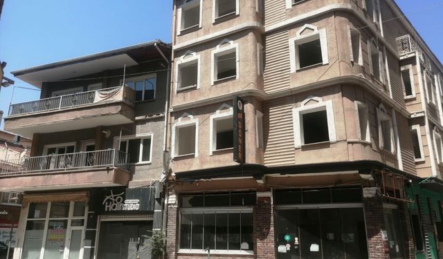 Eskişehir'de riskli 3 bina daha mühürlendi