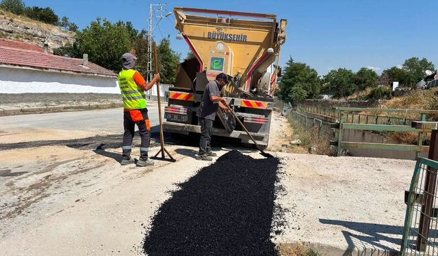 Seyitgazi’de doğalgaz sonrası asfalt mesaisi başladı