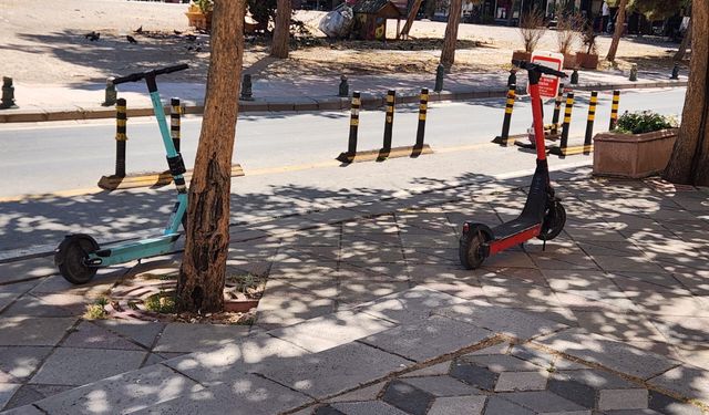 Eskişehir'de kaldırımlar scooter park yeri oldu!