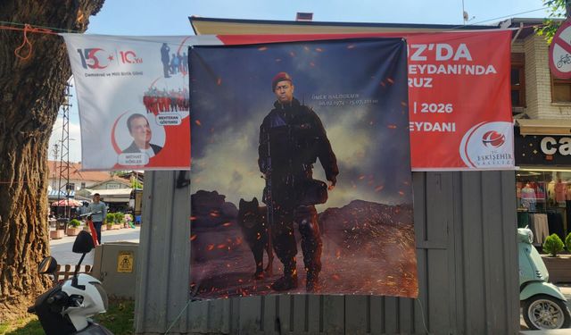 Şehit Ömer Halisdemir posteri dikkat çekti