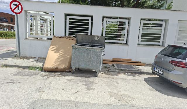 Eskişehir'de gelişigüzel bırakılan atıklar tepki topladı