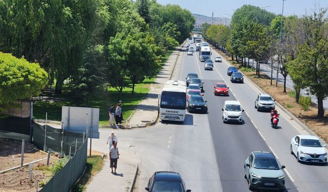 Eskişehir'de çevre yolunda otobüsler trafiği kilitliyor!