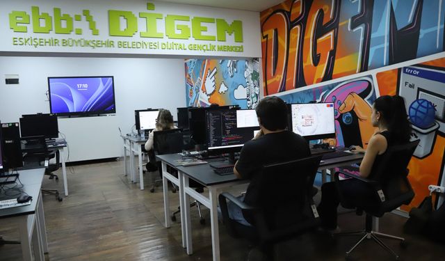 Eskişehirli gençler ücretsiz eğitimle geleceğe hazırlanıyor!