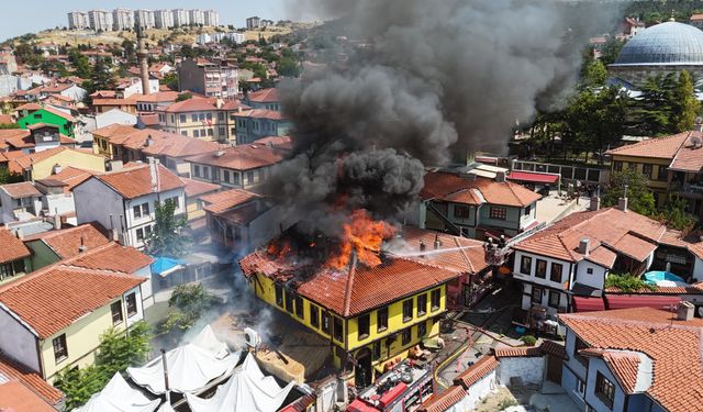 Eskişehir Odunpazarı Evleri'nde yangın: Tarihi bina alevlere teslim oldu!