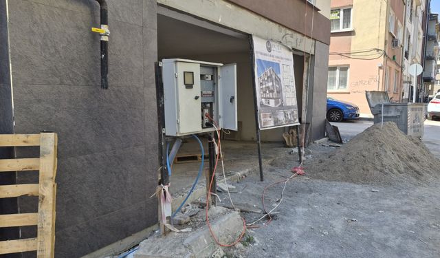 Eskişehir’de çocukların oynadığı sokakta elektrik tehlikesi