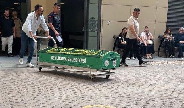 Beylikova’da havuzda hayatını kaybeden minik Elif’in cenazesi Mihalıççık’a gönderildi