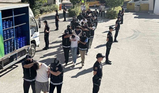 Eskişehir'de koli ihbarıyla başladı, binlerce zehir ele geçirildi!