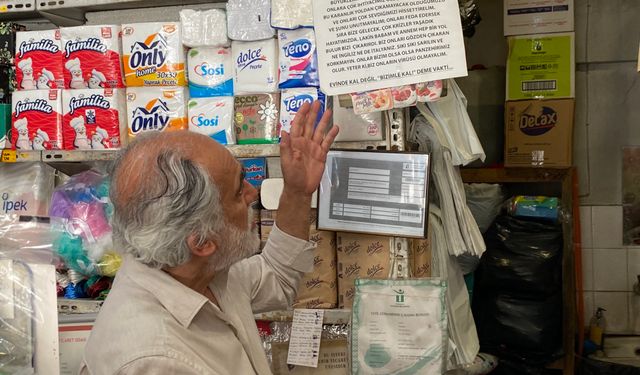 Koronavirüs günlerinde yazdı, yıllardır Eskişehir'deki dükkanında tutuyor!