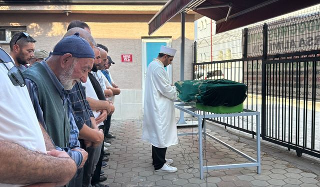Eskişehir’de arkadaşı tarafından bıçaklanarak öldürüldü, son yolculuğuna uğurlandı